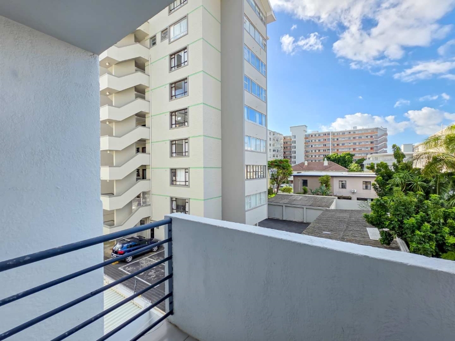 3 Bedroom Property for Sale in Sea Point Western Cape